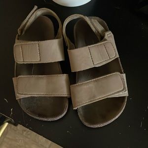 Wonder Nation Boy’s 3 point velcro sandals size 9 and 10